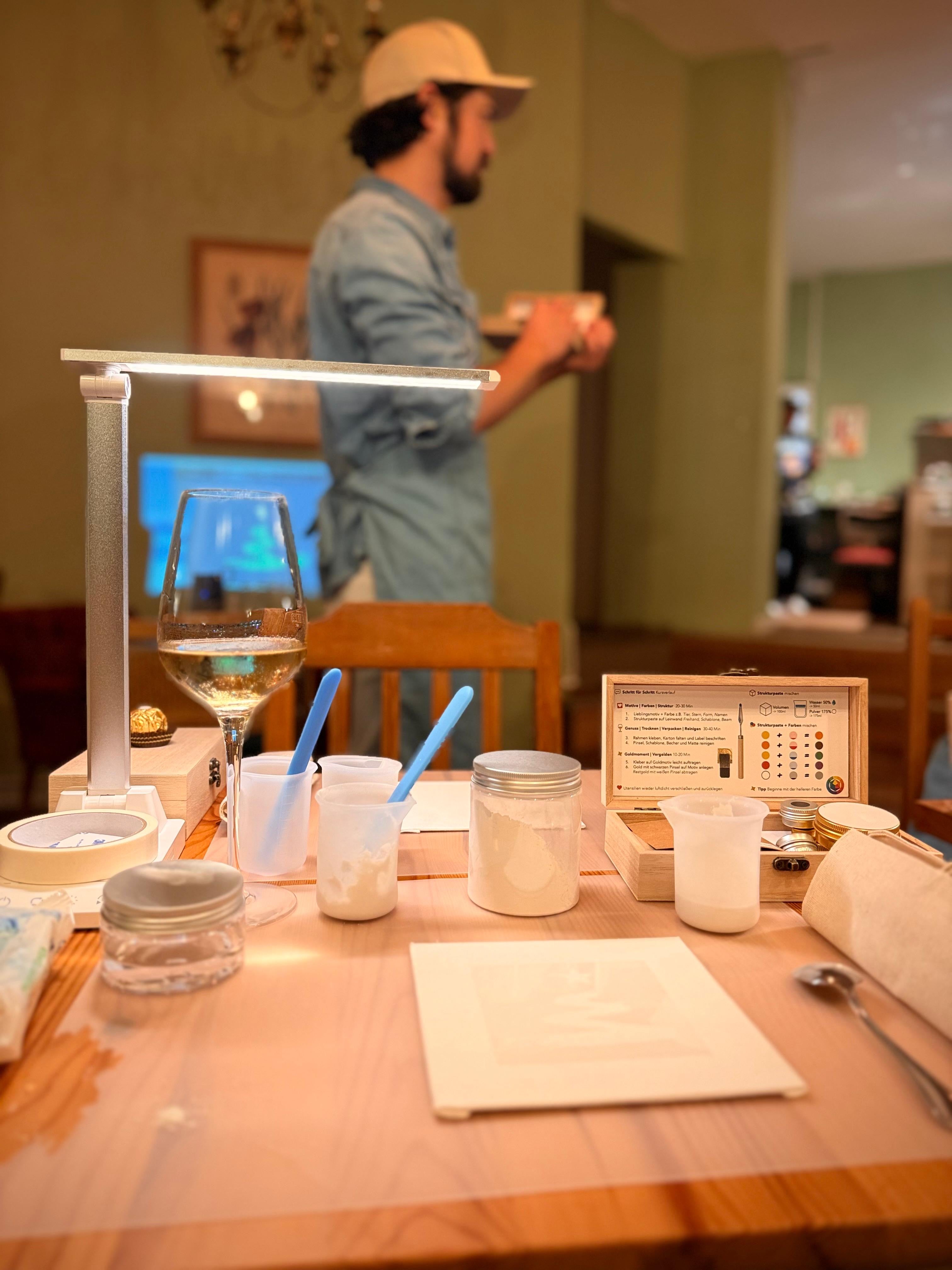 Frankfurt | Goldmotiv auf Leinwand eingerahmt mit Wein & Musik