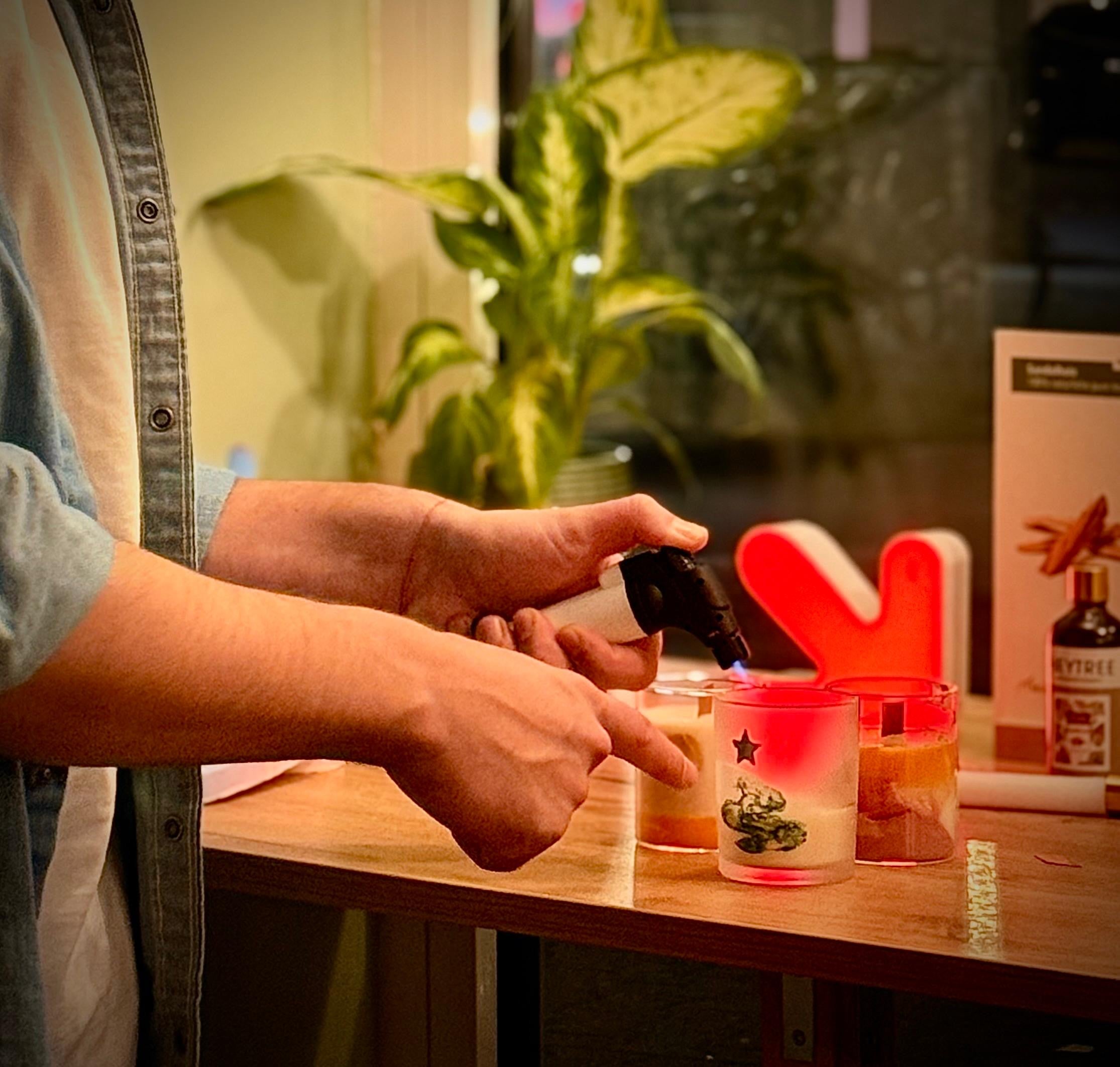 Frankfurt | Duft-, Goldkerzen gießen mit Wein & Musik